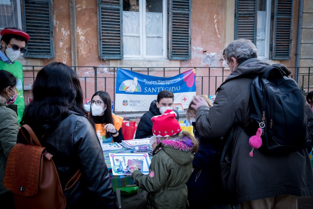Le vaccin est une fête pour 500 enfants lors de la journée portes ouvertes au centre de Sant'Egidio